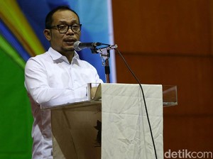 Jokowi Tunjuk Menaker Hanif Dhakiri Jadi Plt Menpora