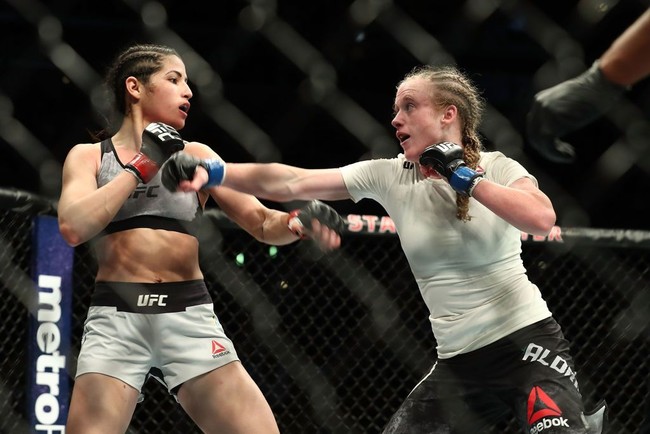 Polyana Viana debut di UFC pada 3 Februari 2018. Ia sendiri tergabung dalam Tata Fight Team. Foto: Joe Scarnici/Getty Images