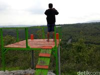 Hijaunya Gardu Pandang Gunung Gede yang Bikin Adem