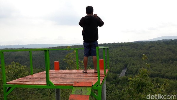 Gardu pandang yang berlokasi di Dusun Ngasem, Desa Getas, Kecamatan Playen, Kabupaten Gunungkidul (Pradito Rida Pertana/detikTravel) Gardu pandang yang berlokasi di Dusun Ngasem, Desa Getas, Kecamatan Playen, Kabupaten Gunungkidul (Pradito Rida Pertana/detikTravel)