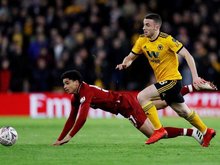 Ditaklukkan Wolverhampton, Liverpool Juga Dihajar Meme
