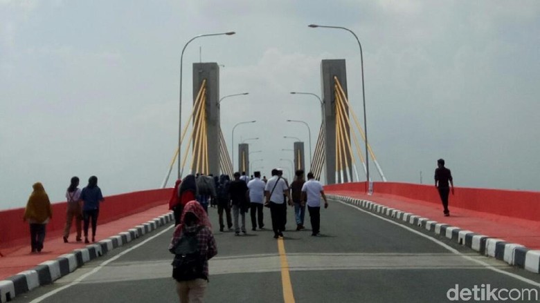 Ujung Jembatan Musi IV Jadi Sumber Kemacetan Baru Ujung Jembatan Musi IV Jadi Sumber Kemacetan Baru