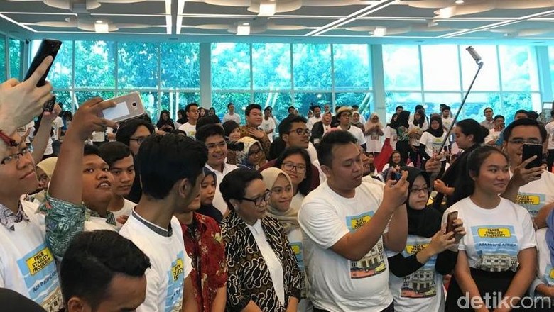 Kala Menlu Retno Ditanya Milenial: Jokowi Peduli Politik Luar Negeri Nggak? Kala Menlu Retno Ditanya Milenial: Jokowi Peduli Politik Luar Negeri Nggak?
