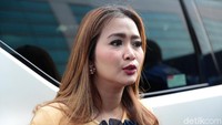 Ia mengatakan dirinya hampir tak pernah mendapat tawaran seperti itu karena statusnya yang sudah menikah. Pool/Ismail/detikFoto.