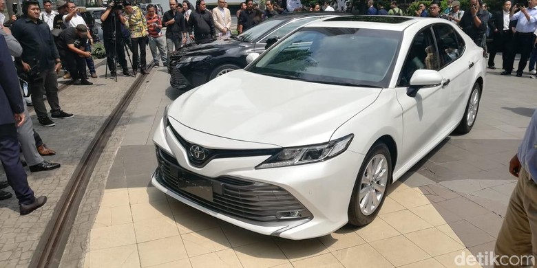 Camry Bertampang Gahar Mengaspal di  RI Harga Rp 600 Jutaan