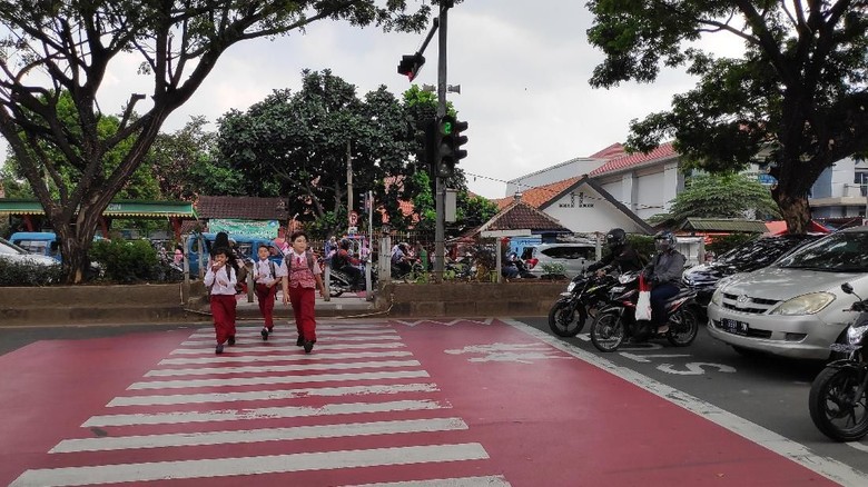 Dishub Depok Sosialisasikan Pelican Crossing di Jalan Margonda Dishub Depok Sosialisasikan Pelican Crossing di Jalan Margonda