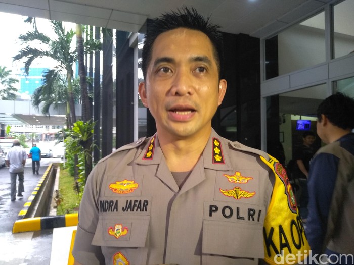 Kapolres Jakarta Selatan Kombes Indra Jafar menjenguk Ustaz Arifin Ilham
