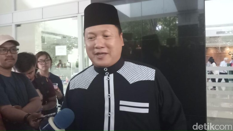 Sahabat: Ustaz Arifin Ilham Komunikasi dengan Isyarat