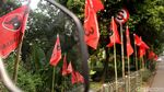 Deretan Bendera Banteng Merahkan Jalanan Ibu Kota