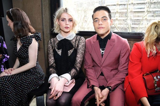 Sejak bertemu di lokasi syuting Bohemian Rhapsody, kabarnya Rami Malek sudah naksir dengan Lucy Boynton. Foto: Getty Images