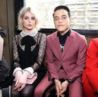 Sejak bertemu di lokasi syuting Bohemian Rhapsody, kabarnya Rami Malek sudah naksir dengan Lucy Boynton. Foto: Getty Images