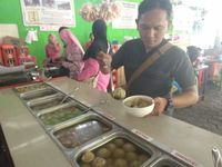 Gurihnya Mantap! Bakso Jeroan Khas Warung Bakso Satuman