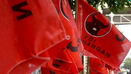 PDIP akan menggelar Rakornas untuk menyambut HUT ke-46 pada Kamis (10/1/2019) mendatang. Ratusan bendera PDIP merahkan jalanan Jakarta.