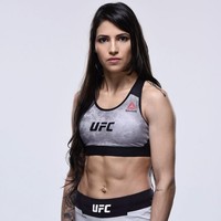 Polyana Viana lahir di Sao Geraldo do Araguaia, Para, Brasil. Wanita dengan tinggi badan 170 cm ini merupakan pegulat Ultimate Fighting Championship (UFC), kejuaraan gulat kelas dunia. Foto: Instagram/@polyanaviana