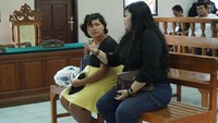 Akibat ulah Taqaddas itu jaksa menuntutnya dengan hukuman 1 tahun bui. Jaksa meyakini Taqaddas terbukti menampar petugas dan melanggar pasal 212 KUHP.