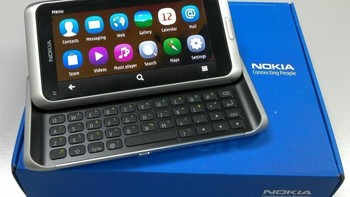 Kemudian ada pula Nokia E7 yang rilis pada 2011. Setelahnya, era ponsel Communicator dan turunannya lenyap seiring meredupnya nama Nokia di pasar ponsel. Foto: istimewa