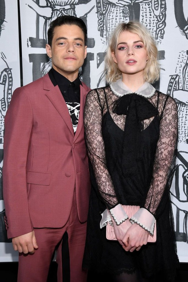 Rami Malek dan Lucy Boynton sukses dengan film Bohemian Rhapsody. Kedua aktor dan aktris tersebut tak hanya jadi sepasang kekasih di film, namun juga dunia nyata. Inilah perjalanan cinta Rami Malek dan Lucy Boynton pemeran Freddie Mercury dan Mary Austin. Foto: Getty Images