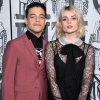 Rami Malek dan Lucy Boynton sukses dengan film Bohemian Rhapsody. Kedua aktor dan aktris tersebut tak hanya jadi sepasang kekasih di film, namun juga dunia nyata. Inilah perjalanan cinta Rami Malek dan Lucy Boynton pemeran Freddie Mercury dan Mary Austin. Foto: Getty Images