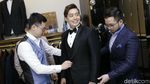 Mau Nikah, Edric Tjandra Senyum Terus