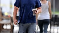Usai syuting film Vice, Christian langsung menurunkan berat badan ke bentuknya semula. Disela-sela lari pagi, kopi hangat kembali menjadi minuman pilihannya. Foto: Istimewa