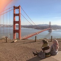 Beberapa waktu lalu, Laudya Cynthia Bella dan Zaskia Sungkar berlibur ke California, Amerika Serikat. Keduanya tampak kompak memakai busana yang hampir sama.  Foto: Instagram/Zaskia Sungkar