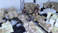 Setiap kebutuhan sampul surat itu dipisahkan berdasarkan setiap kecamatan-kecamatan di 31 kacamatan yang ada di Kabupaten Bandung.