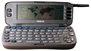 Produk pertama di lini ini adalah Nokia 9000 Communicator yang diperkenalkan tahun 1996. Bobotnya berat, 397 gram, namun powerful di masanya. Prosesornya Intel 24 MHz i386 dengan memori 8 MB. Foto: istimewa
