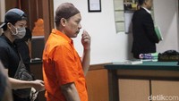 Jamaah Ansharut Daulah (JAD) Blitar itu disebut jaksa merupakan bagian dari JAD Jawa Timur yang dipimpin Abu Umar yang diduga kuat merupakan antek ISIS di Indonesia.