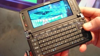 Nokia E90 adalah seri terakhir Communicator, rilis pada tahun 2007. Ia mengusung konektivitas 3G dan GPS terintegrasi. Foto: istimewa