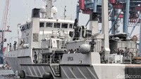 Dilansir dari kantor berita Reuters melalui CNBC, seorang sumber KNKT mengatakan, tim pencarian tersebut memiliki waktu tujuh hari untuk menemukan CVR menggunakan kapal KRI Spica-934.