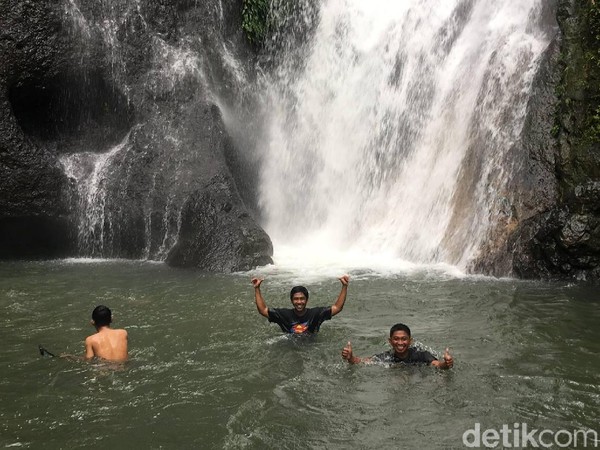 Foto: Cantiknya Air Terjun Limbong Kamandang di Polewali Mandar - Foto 2