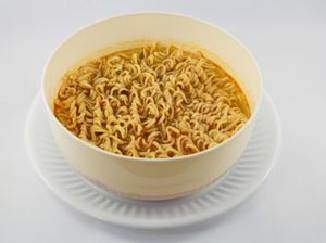 11 Bahaya Makan Mi Instan Terlalu Sering
