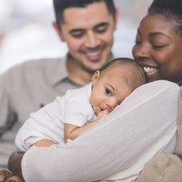 Marcolo & Fralto: 17 & 18 TahunPasangan yang jadi kakek dan nenek termuda adalah Marcolo dan Fralto. Saat punya cucu, mereka baru berusia 17 dan 18 tahun setelah anaknya yang berumur 10 melahirkan. Keduanya memang dinikahkan di usia sangat muda yakni tujuh dan delapan tahun. Lahirnya cucu pasangan itu pun bertepatan dengan kelulusan SMA mereka. Foto: iStock