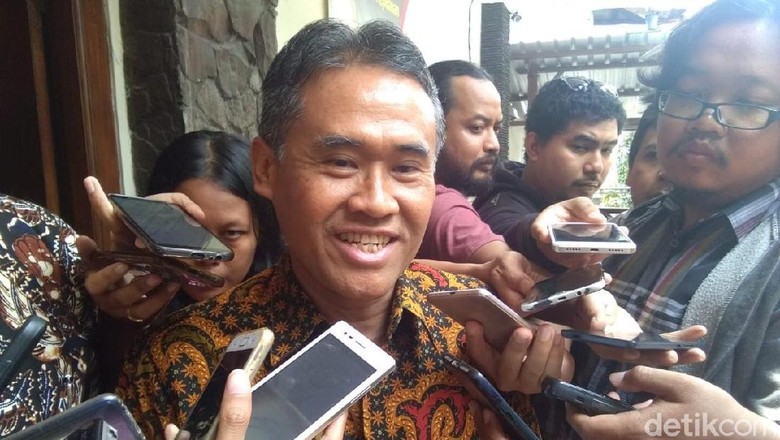 Rektor UGM Dapat 7 Pertanyaan Terkait Dugaan Maladministrasi, Apa Saja? Rektor UGM Dapat 7 Pertanyaan Terkait Dugaan Maladministrasi, Apa Saja?