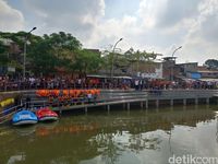 Resmikan Kolam Retensi Sirnaraga, Oded Tebar 1 Kuintal Ikan Mas