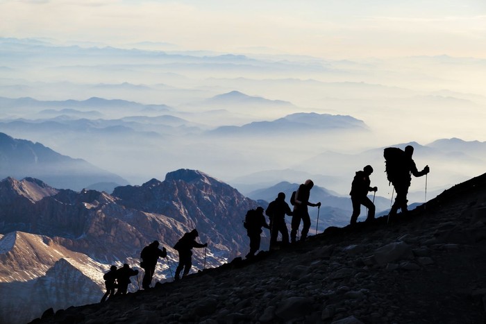 Ilustrasi Pendaki Gunung