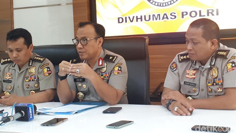 Serbuk dalam Bom Palsu di Rumah Ketua KPK Ternyata Semen Putih Serbuk dalam Bom Palsu di Rumah Ketua KPK Ternyata Semen Putih
