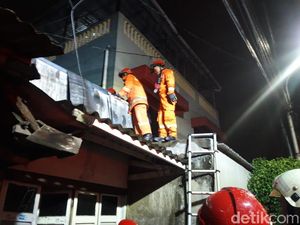 Rumah Roboh di Tamansari, Penghuni Sempat Terjebak
