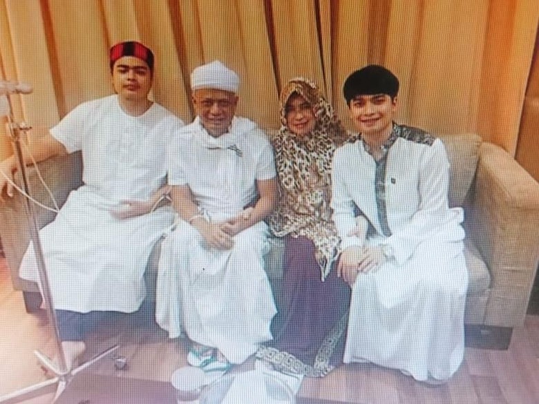 Sempat Menjenguk, Kapolri Doakan Kesembuhan Ustaz Arifin Ilham Sempat Menjenguk, Kapolri Doakan Kesembuhan Ustaz Arifin Ilham