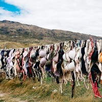 Ucapkan selamat tinggal untuk bra Longgar. Meski harganya mahal, bra yang talinya longgar sudah tidak berfungsi dengan baik dalam menjaga kesehatan payudara. Foto: Unsplash