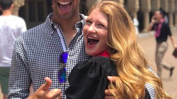 Mereka tampak sangat bahagia bersama. Banyak yang meyakini mereka menjadi dekat karena punya kesamaan sedang mengejar mimpi menjadi atlet berkuda profesional papan atas. Foto: Instagram