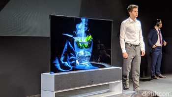 Inilah LG Signiture OLED TV R dalam mode Full View. (Foto: Adi Fida Rahman/detikinet)