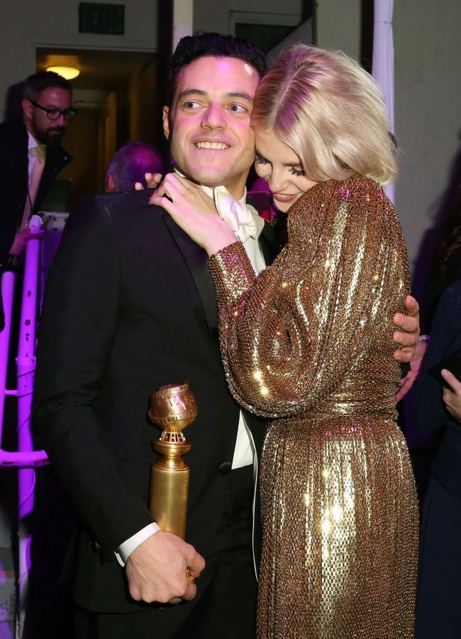 Inilah kemesraan Rami dan Lucy di Golden Globes. Di penghargaan tersebut, Rami menerima piala sebagai Aktor Terbaik 2019. Foto: Getty Images