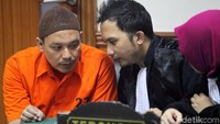 Heru didakwa melanggar Pasal 15 juncto Pasal 7 dan Pasal 15 juncto Pasal 9 dan Pasal 13 huruf c Undang-Undang Nomor 15 Tahun 2003 tentang Pemberantasan Tindak Pidana Terorisme.
