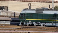 Sebuah kereta yang diyakini membawa pemimpin Korea Utara Kim Jong Un tiba di Stasiun Kereta Api di Beijing, China 8 Januari 2019. REUTERS/Jason Lee.