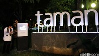 Yang berikutnya adalah Taman Mataram. In saat Wakil Gubernur DKI Jakarta Sandiaga Uno meresmikan Taman Lampu di Taman Mataram, Jakarta Selatan, pada Jumat (26/1/2018) lalu. Agung Pambudhy/detikFoto/File.