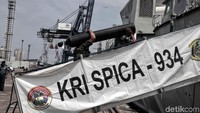 KRI Spica-934 ditugaskan untuk kembali mencari black box jenis cockpit voice recorder (CVR) di laut Karawang. Para penyidik pekan lalu mengatakan berencana menggunakan kapal TNI Angkatan Laut untuk misi pencarian baru demi menemukan kotak hitam kedua.