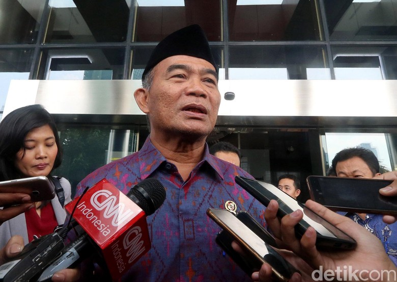 Fenomena Kenakalan Siswa, Mendikbud Sarankan Ada Kontrak Belajar Fenomena Kenakalan Siswa, Mendikbud Sarankan Ada Kontrak Belajar