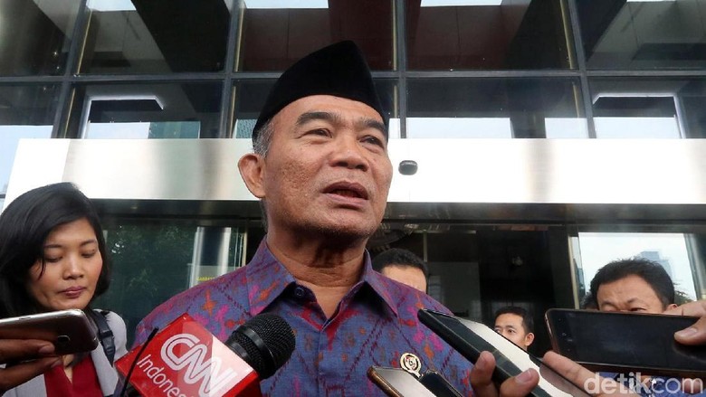 Fokus Sertifikasi, Mendikbud Imbau Sekolah Setop Rekrut Guru Honorer Fokus Sertifikasi, Mendikbud Imbau Sekolah Setop Rekrut Guru Honorer