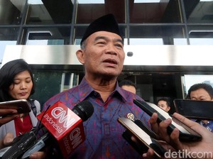Fokus Sertifikasi, Mendikbud Imbau Sekolah Setop Rekrut Guru Honorer